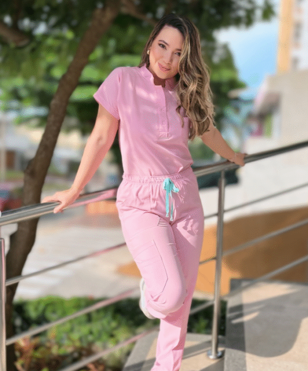 Uniforme rosado - Image 5